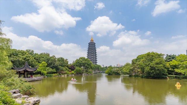 天宁寺蓝天白云