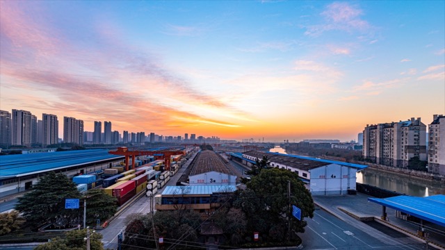 铁路货场 日出朝霞