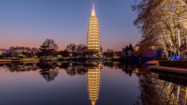 红梅公园天宁宝塔 日转夜亮灯