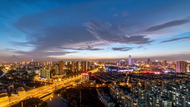 传媒大厦，文化广场，奥体中心同框日转夜