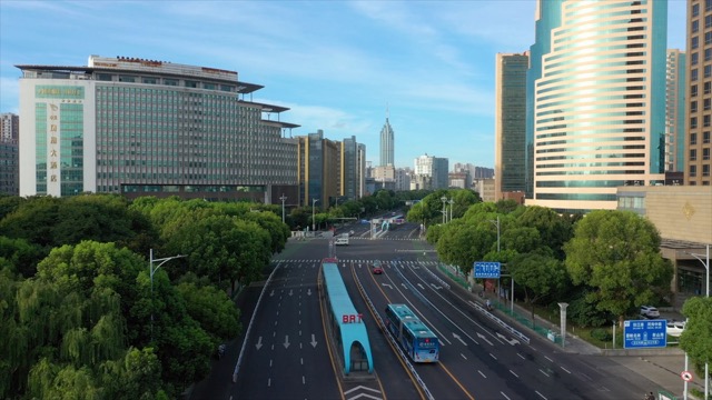 「新北」RT车站，城市大景，传媒大厦