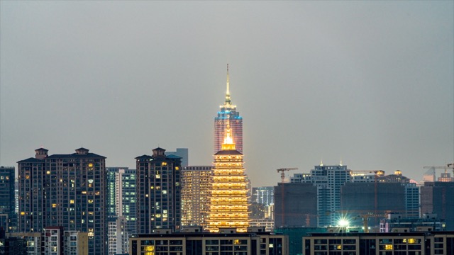 天宁宝塔传媒大厦同框 日转夜