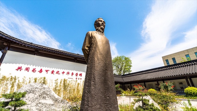 「武进」李公朴雕像