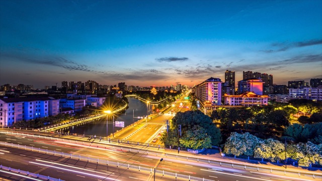 东坡公园 日转夜亮灯