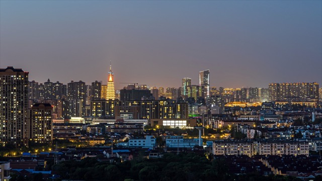 天宁宝塔传媒中心时代广场同框亮灯