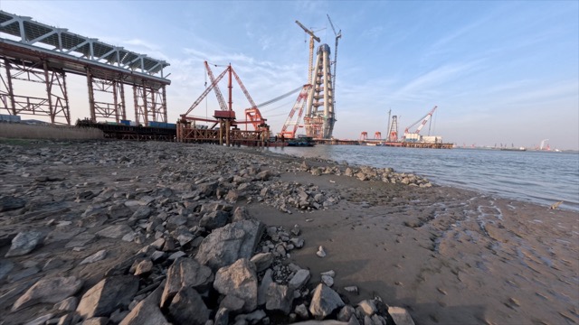 「新北」常泰大桥贴水面飞行