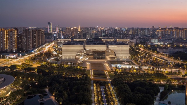 「新北」文化广场 日转夜亮灯