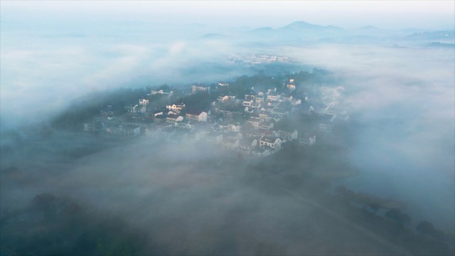 「溧阳」晨雾中的村庄