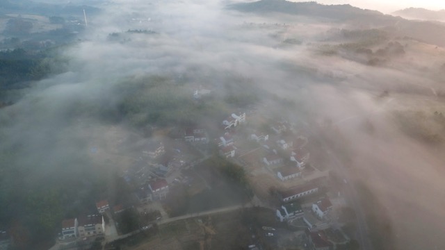 「溧阳」山区农村平流雾
