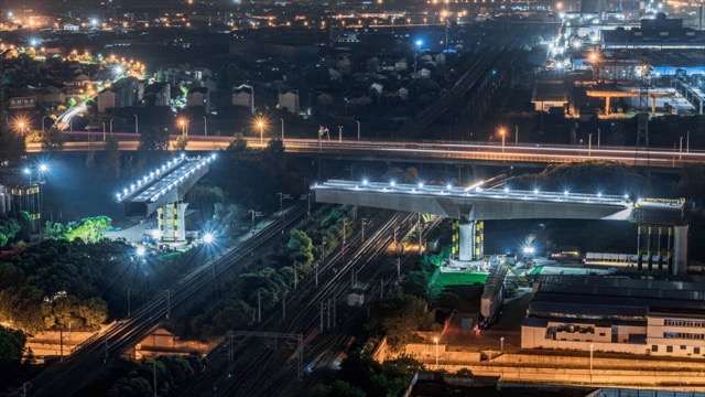 江苏南沿江城际铁路架梁夜景延时