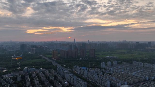 「天宁」常州晚霞，青龙高架，飞机飞过