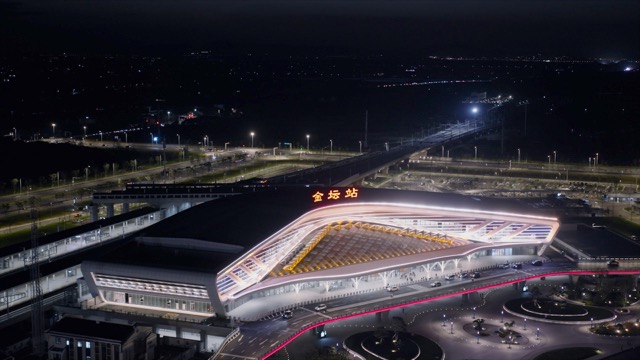 「金坛」金坛站夜景，列车出站