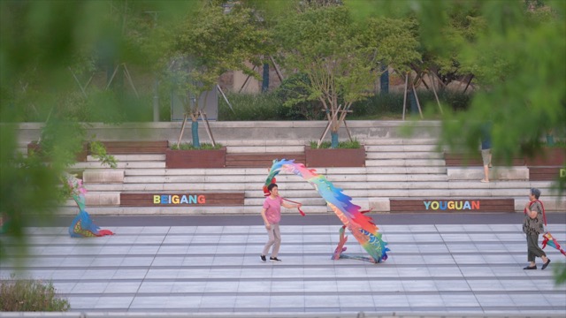「钟楼」油罐公园广场老年活动