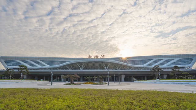 「金坛」高铁站，大范围移动延时
