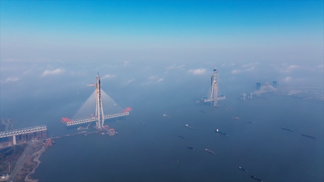 「新北」云雾中的常泰长江大桥