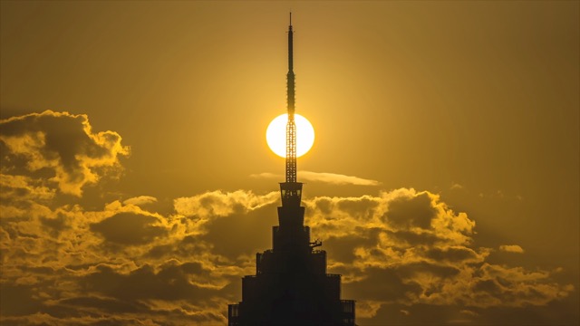 「新北」现代传媒中心日落