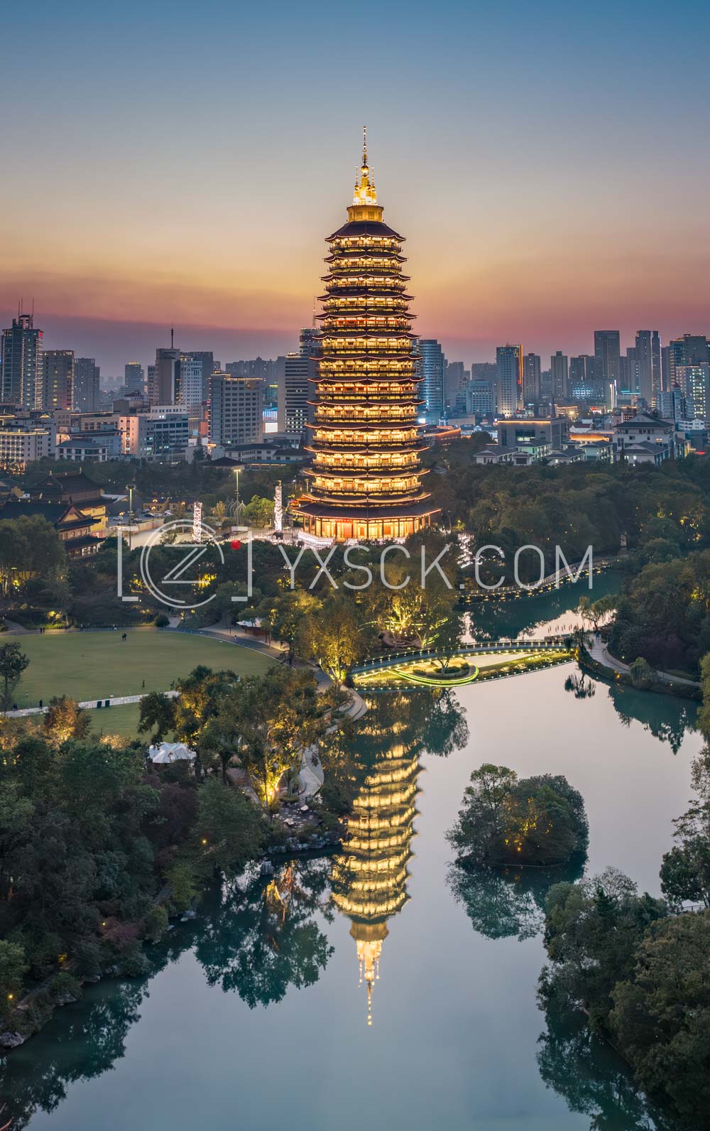 「天宁」天宁宝塔倒影夜景蓝调亮灯