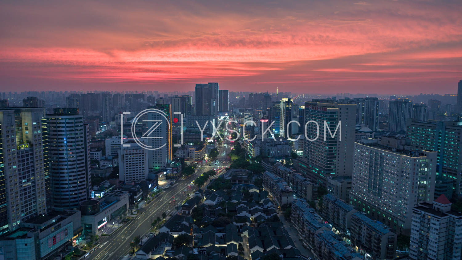 「天宁」前后北岸夜景城区