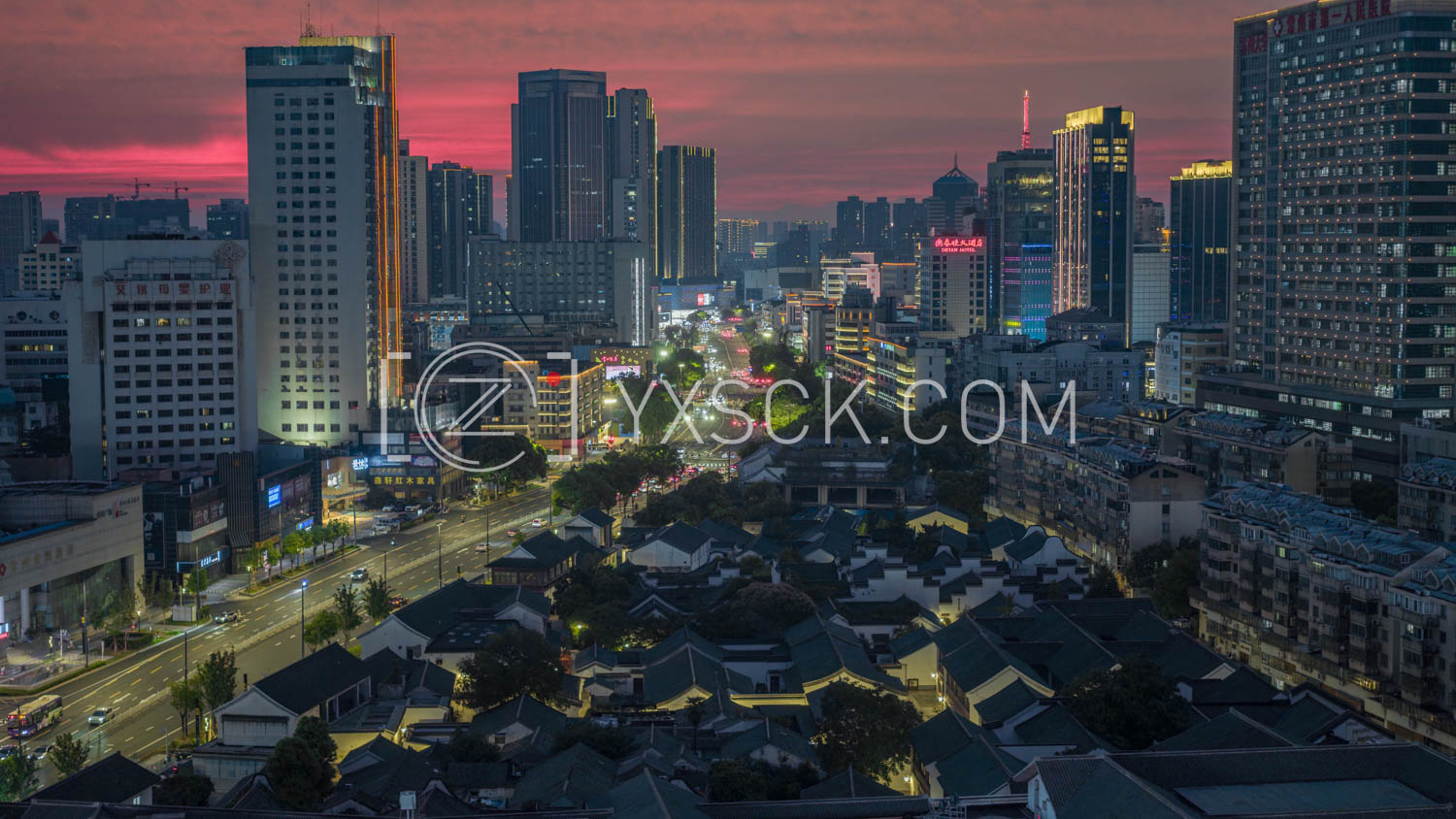「天宁」前后北岸天宁城区夜景