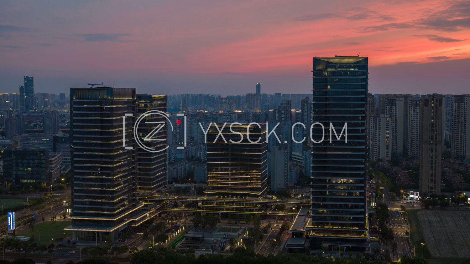 「天宁」秋广场亮灯夜景晚霞