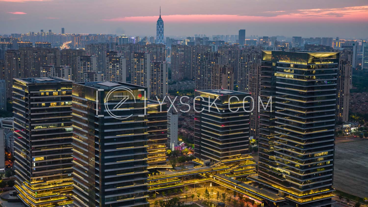「天宁」金融商务区秋广场夜景