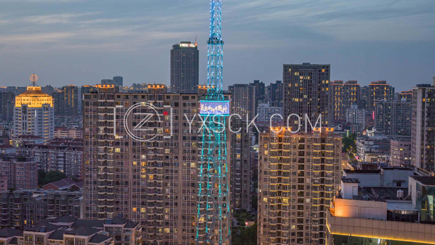 「钟楼」大庙弄夜景亮灯