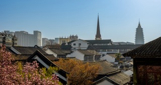 「天宁」前后北岸玉兰花古建筑基督教堂