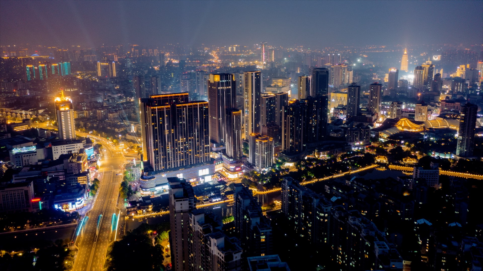 「钟楼」钟楼吾悦航拍夜景