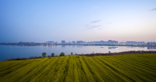 「金坛」油菜花钱资湖城市天际线