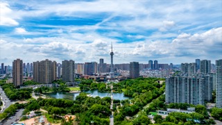 「武进」新天地公园中轴线蓝天白云
