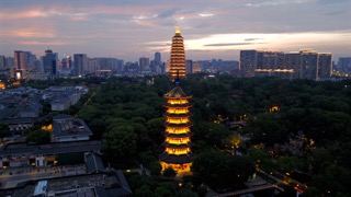 「天宁」双塔辉映夜景